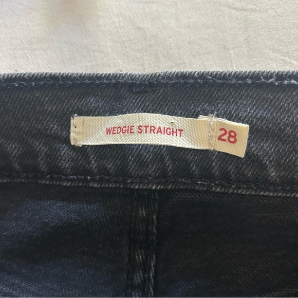 Levi’s Women’s Wedgie Straight Jeans distressed knee- Black/Grey Size 28 - Picture 6 of 6